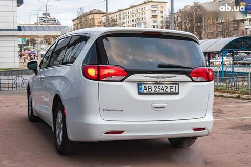 Chrysler Pacifica 2017 - фото 8