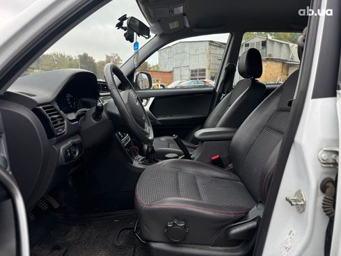 Chery Tiggo 3 2017 белый - фото 37