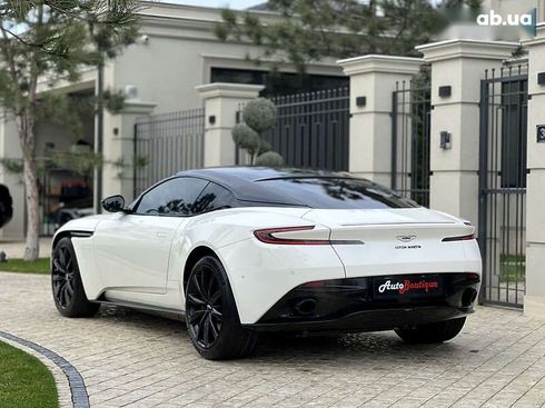 Aston Martin DB11 2018 - фото 14