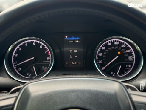 Toyota Camry 2018 серый - фото 30