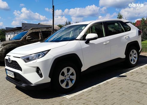 Toyota RAV4 2019 белый - фото 6