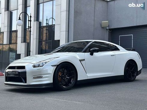 Nissan GT-R 2013 - фото 13