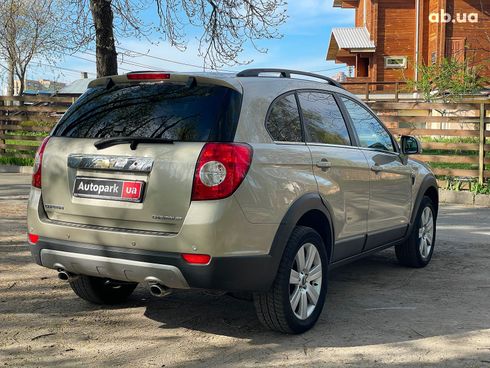 Chevrolet Captiva 2009 бежевый - фото 7