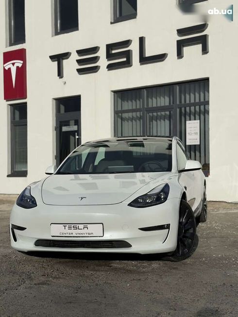 Tesla Model 3 2022 - фото 2