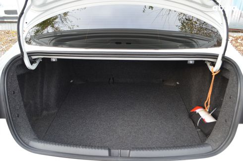 Volkswagen Jetta 2016 белый - фото 10