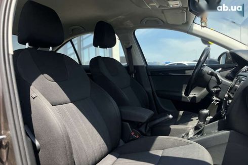 Skoda Octavia 2017 - фото 11