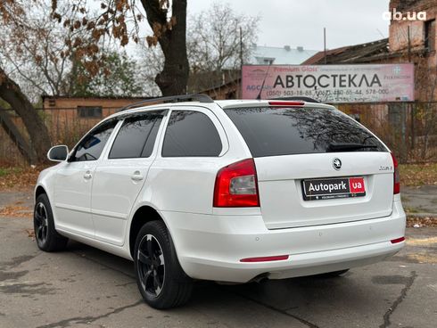 Skoda Octavia 2010 белый - фото 7