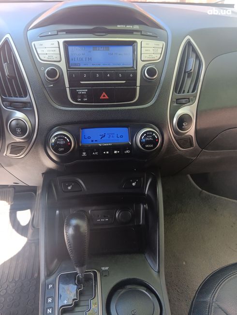 Hyundai ix35 2010 черный - фото 9