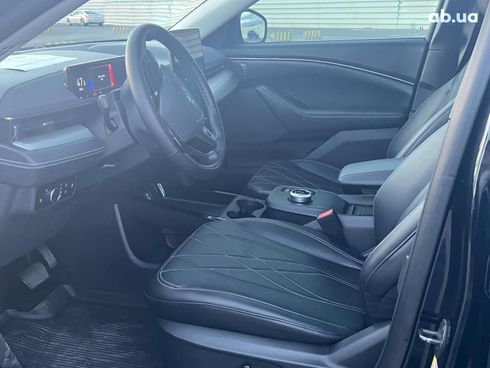 Ford Mustang Mach-E 2023 черный - фото 23