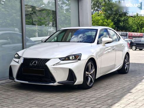 Lexus IS 2017 - фото 9