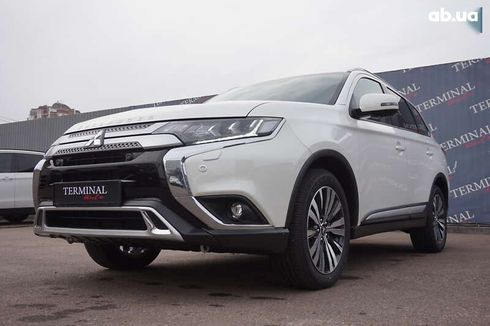 Mitsubishi Outlander 2021 - фото 9