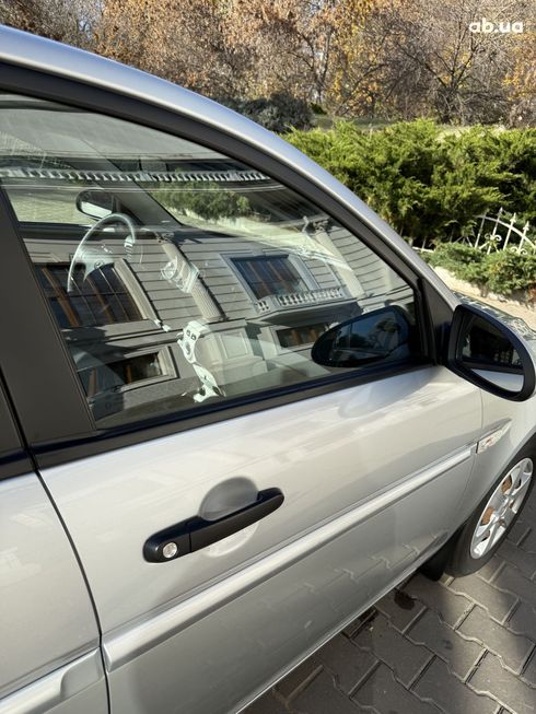 Hyundai Accent 2008 серебристый - фото 6