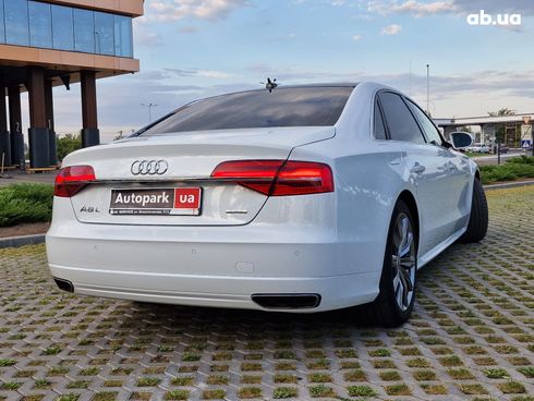 Audi A8 2017 белый - фото 16