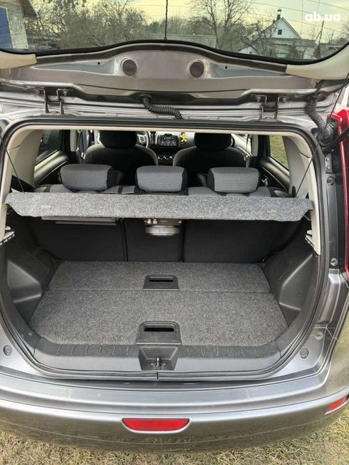 Nissan Note 2011 серебристый - фото 4