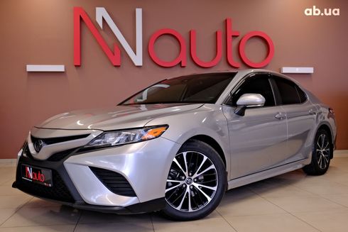 Toyota Camry 2019 серый - фото 2
