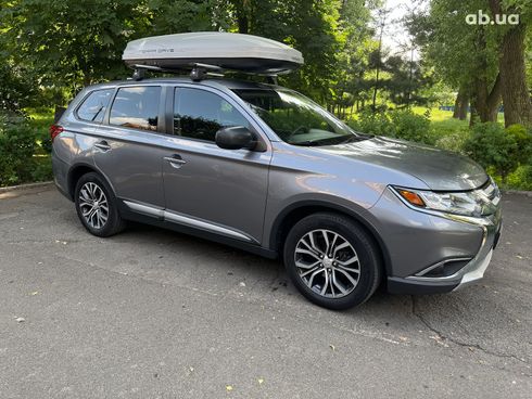 Mitsubishi Outlander 2018 серый - фото 4
