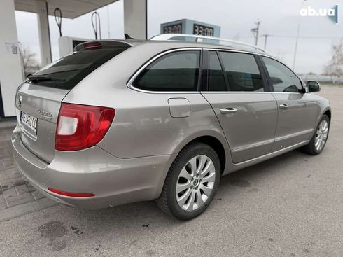 Skoda Superb 2012 - фото 17