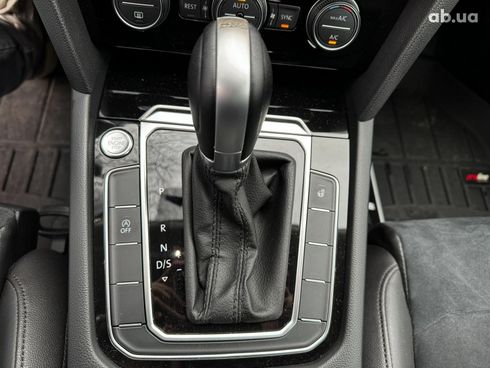 Volkswagen Passat 2018 серый - фото 24
