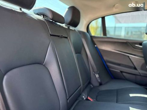Jaguar XE 2018 - фото 24