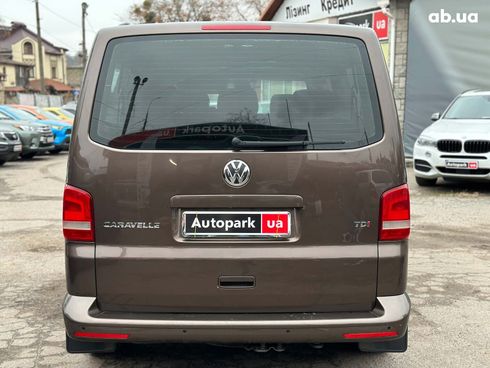 Volkswagen Caravelle 2015 коричневый - фото 21