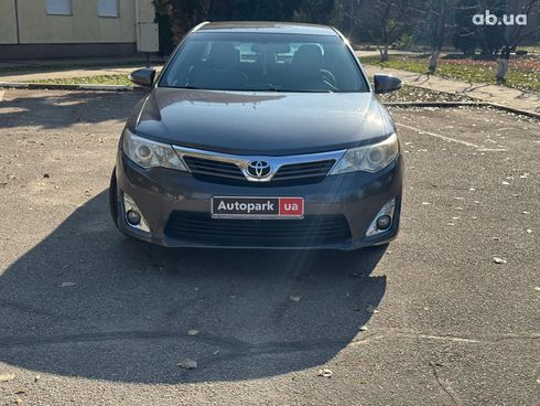 Toyota Camry 2012 серый - фото 2