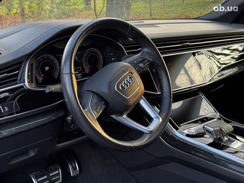 Audi Q8 2020 серый - фото 22