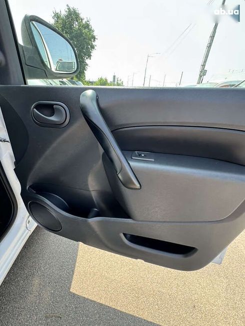 Renault Kangoo 2020 - фото 16