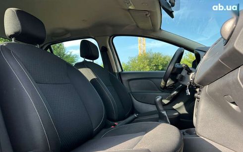 Renault Logan 2017 - фото 17