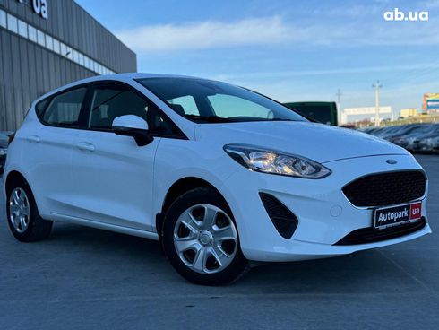 Ford Fiesta 2018 белый - фото 6