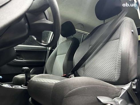 Skoda Fabia 2010 - фото 8