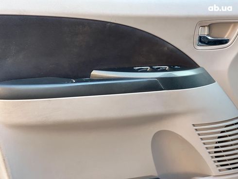 Mitsubishi Grandis 2007 серый - фото 19