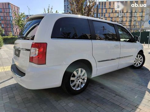 Chrysler town&country 2016 - фото 22