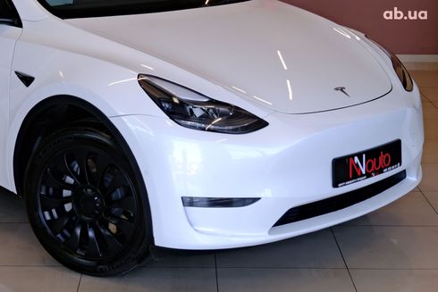 Tesla Model Y 2023 белый - фото 3