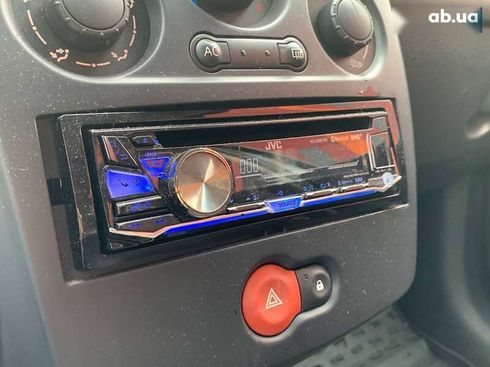 Renault Clio 2012 - фото 22