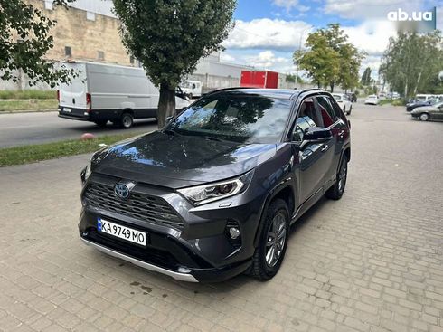 Toyota RAV4 2020 - фото 2