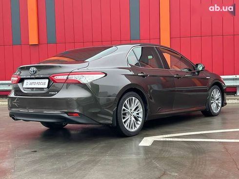 Toyota Camry 2019 - фото 8