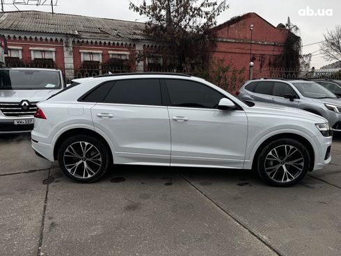 Audi Q8 2021 белый - фото 16