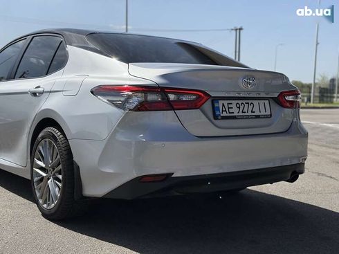 Toyota Camry 2022 - фото 12