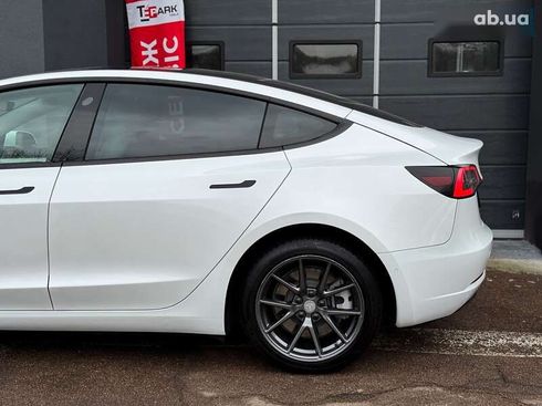 Tesla Model 3 2021 - фото 7