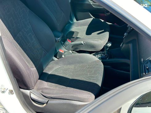 Kia Rio 2013 белый - фото 18