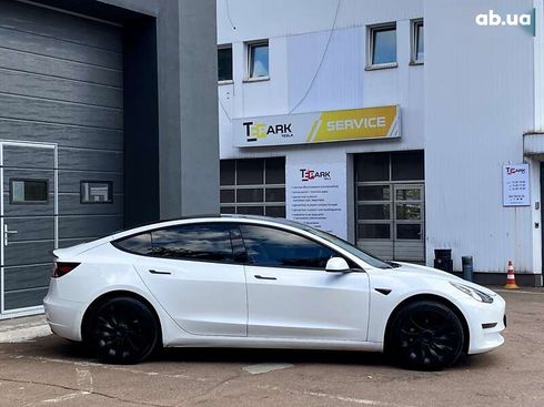 Tesla Model 3 2019 - фото 11