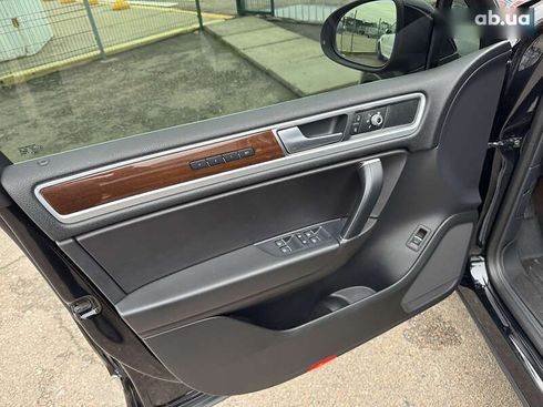Volkswagen Touareg 2017 - фото 21