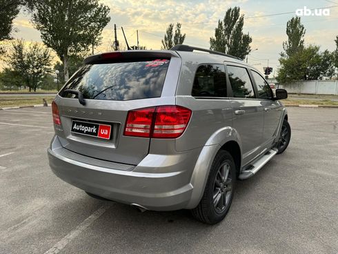 Dodge Journey 2018 серый - фото 11