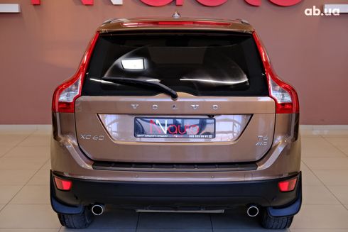 Volvo XC60 2012 бежевый - фото 6
