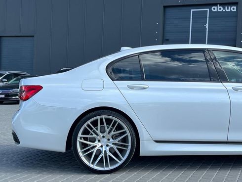 BMW 7 серия 2018 белый - фото 14