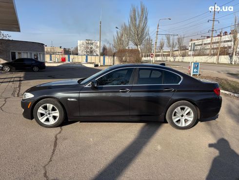 BMW 5 серия 2011 серый - фото 2