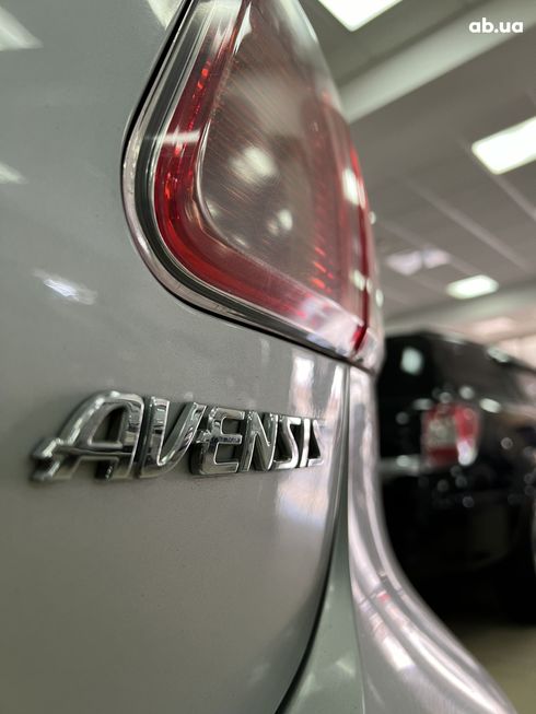Toyota Avensis 2009 серебристый - фото 10