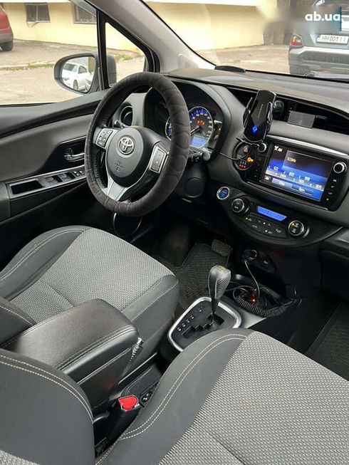 Toyota Yaris 2015 - фото 16