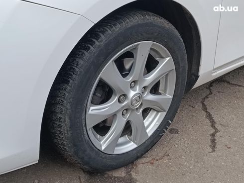 Mazda 3 2010 белый - фото 5