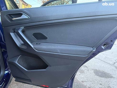 Volkswagen Tiguan 2020 синий - фото 16